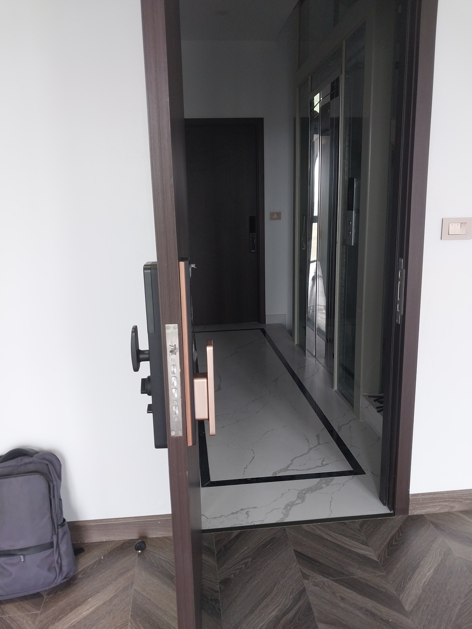 Lắp đặt khóa cửa 4 chức năng Raamos Rp06 tại Vinhomes Ocean Park 2 Văn Giang, tỉnh Hưng Yên