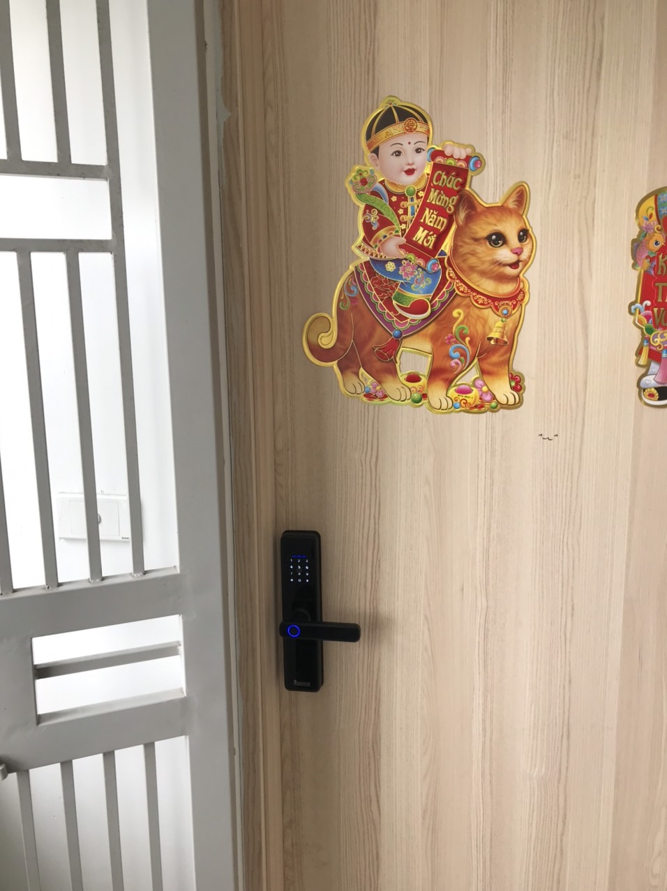 Lắp đặt Khóa cửa 4 tính năng Raamos R2 tại Hoàng mai, Hà Nội