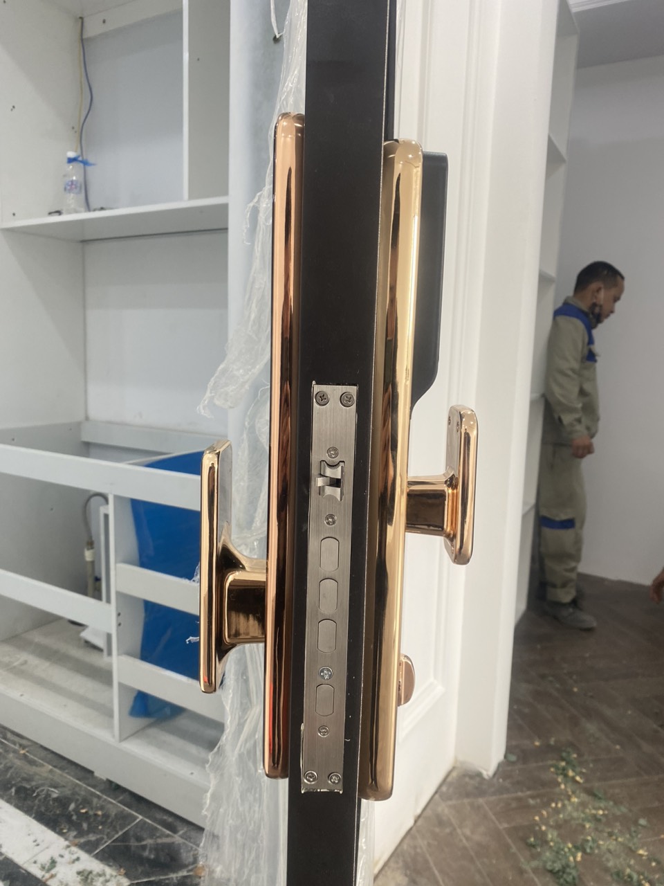 Lắp đặt khóa cửa 5 chức năng Raamos Ca-02 tại biệt thự khu đô thị Ciputra, Hà Nội